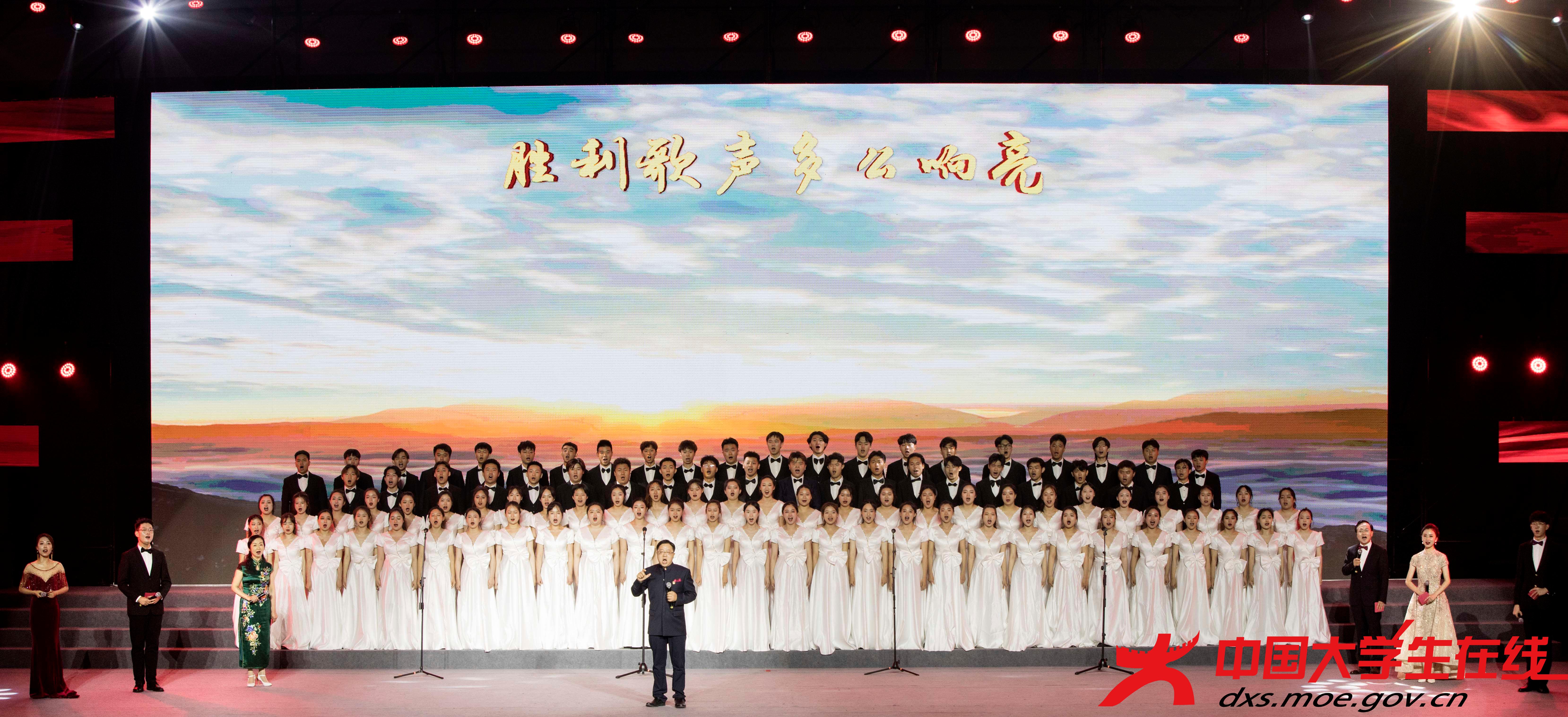 尾聲合唱《歌唱祖國》.jpg